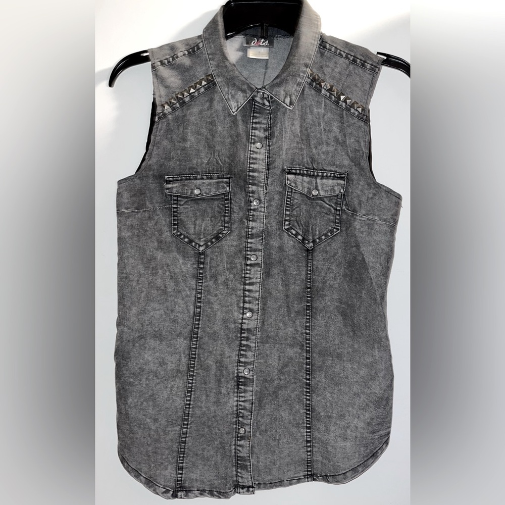 dots Acid Wash Gray Denim Sleeveless Blouse with Collar, Snaps and studs Small